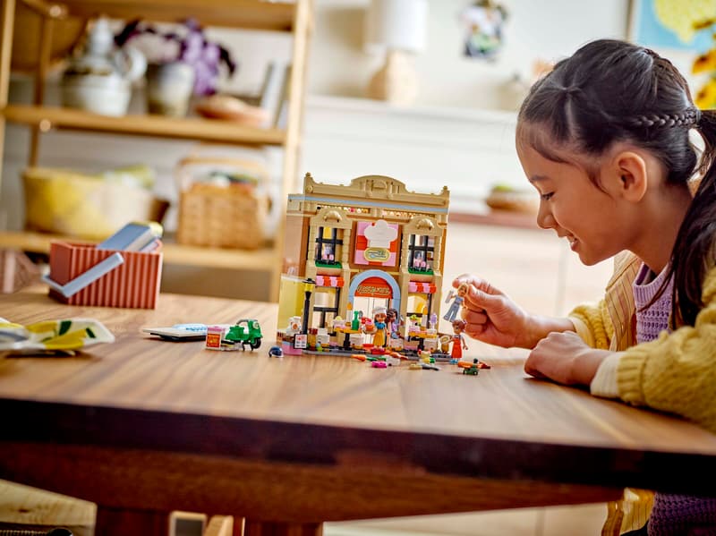 LEGO® Friends - Restaurant si scoala de gastronomie 42655, 896 piese
