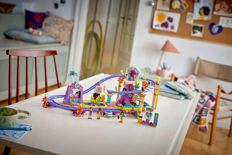 Set de constructie LEGO® Friends Roller-coaster cu sirene 42703, Jucarii pentru Copii, Jucarii pentru Fete si Baieti, Idee de Cadou pentru Copii, 864 piese