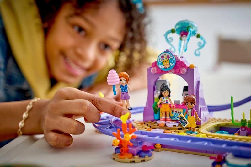 Set de constructie LEGO® Friends Roller-coaster cu sirene 42703, Jucarii pentru Copii, Jucarii pentru Fete si Baieti, Idee de Cadou pentru Copii, 864 piese