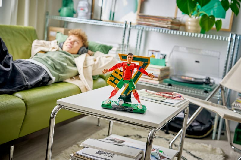 Set de constructie LEGO® Editions - Cristiano Ronaldo – Legenda a fotbalului 43016, Jucarii pentru Copii, Jucarii pentru Baieti, Decoratiuni pentru Living, Idee de Cadou pentru Copii, 854 piese