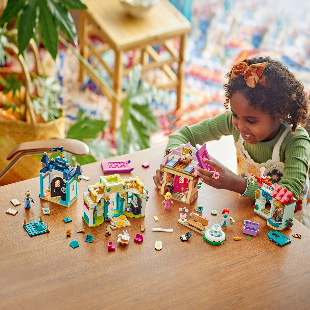 LEGO® Disney Princess - Aventura la piata a printesei Disney 43246, 817 piese