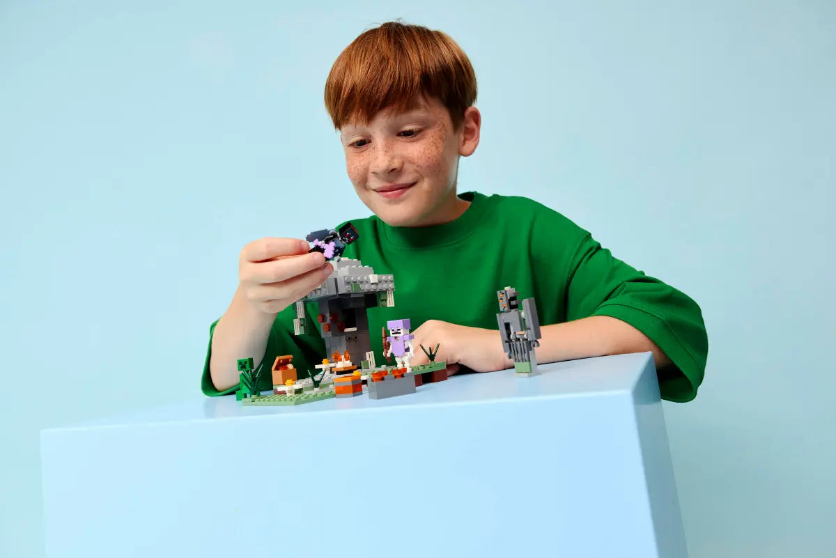 LEGO® Minecraft® - Grădina Palidă