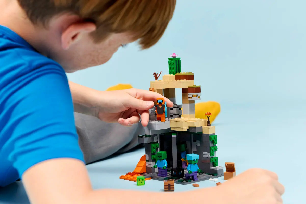 LEGO® Minecraft® - Temniță Cu Zombi