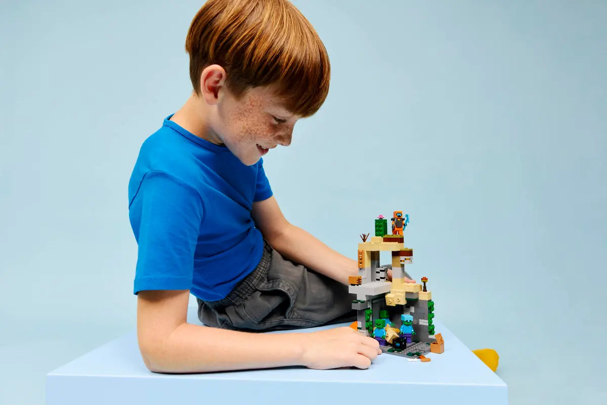 LEGO® Minecraft® - Temniță Cu Zombi