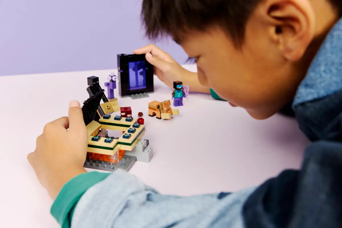 LEGO® Minecraft® - Călătorie Prin Portalurile Nether Și End