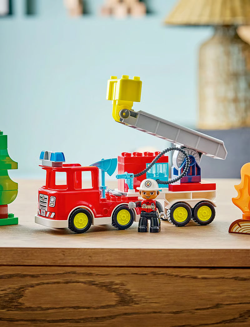 LEGO Camion De Pompieri Cu Furtun Și Pompier