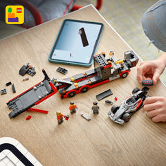 LEGO® City Camion de prezentare F1® cu masina de curse Audi F1® 60493