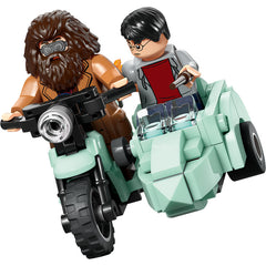 LEGO® Harry Potter™ - Hagrid™ Și Harry În Fugă De Pe Aleea Boschetelor