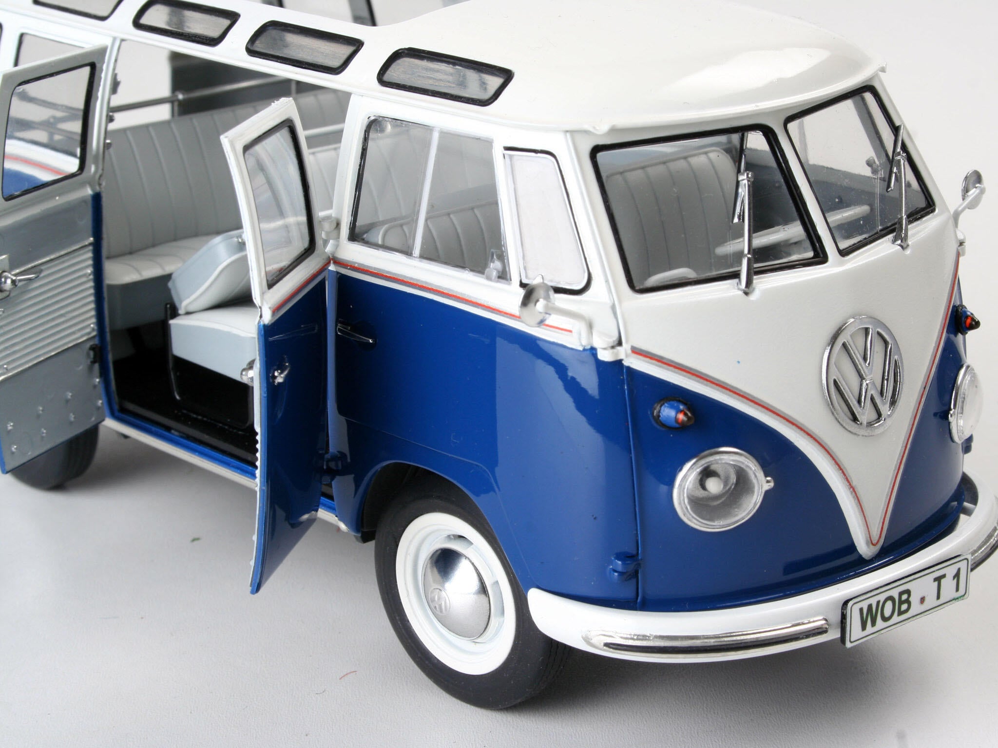 Revell Kit Volkswagen T1 Samba Bus Scara 1:24 Rev67399
