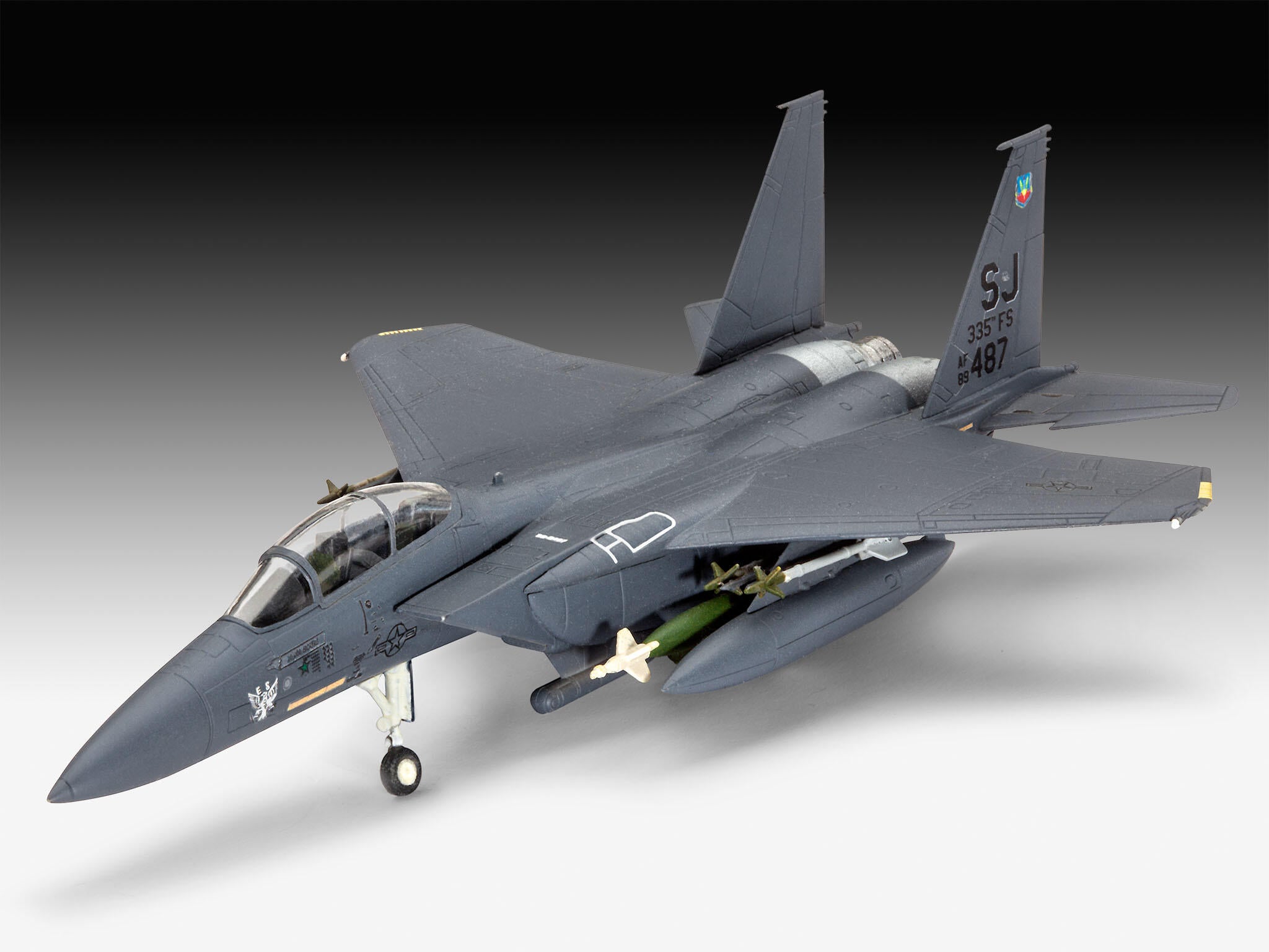 Set Macheta Revell Cu Accesorii De Baza Kit De Start F-15E Strike Eagle Bombe Rev73972