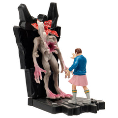 Figurina Strangers Things In Cutie Contine Un Eveniment Al Serialului Eleven Vs Demogorgon Jazstrt0006-0048