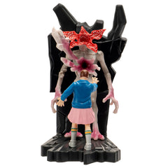 Figurina Strangers Things In Cutie Contine Un Eveniment Al Serialului Eleven Vs Demogorgon Jazstrt0006-0048
