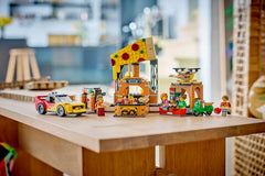 Set de constructie LEGO® City Experienta livrarii de pizza cu vehicule 60496, Jucarii pentru Copii de 6+ ani, Jucarii pentru Baieti si Fete, Idee de Cadou pentru Copii