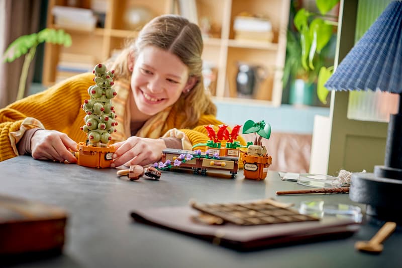 Set de constructie LEGO® Harry Potter™ Plante pentru ora de ierbologie de la Hogwarts™ 76474, Jucarii pentru Copii, Jucarii pentru Baieti si Fete, Idee de Cadou pentru Copii, 817 piese