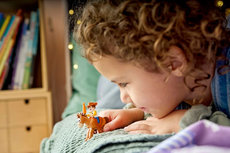 Set de constructie LEGO® Disney si Pixar - Povestea jucariilor 5 Ferma de cai a lui Blaze 43304, Jucarii pentru Copii, Jucarii pentru Baieti si Fete, Idee de Cadou pentru Copii, 209 piese