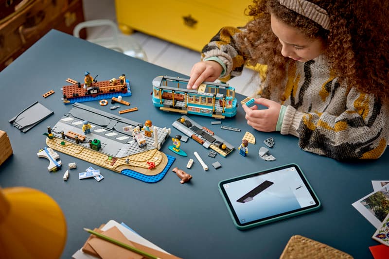 Set de constructie LEGO® City Tramvai de plaja clasic 60506, Jucarii pentru Copii de 7+ ani, Jucarii pentru Baieti si Fete, Idee de Cadou pentru Copiii Pasionati de Trenuri de Jucarie