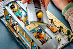 Set de constructie LEGO® City Tramvai de plaja clasic 60506, Jucarii pentru Copii de 7+ ani, Jucarii pentru Baieti si Fete, Idee de Cadou pentru Copiii Pasionati de Trenuri de Jucarie