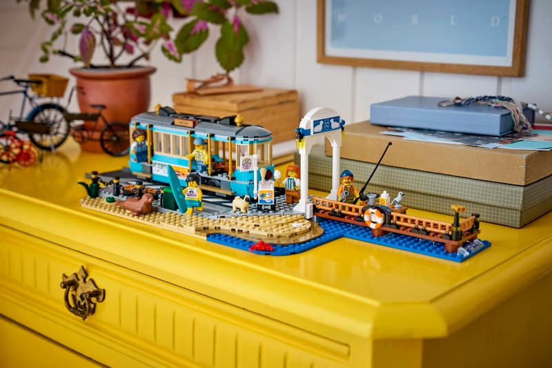 Set de constructie LEGO® City Tramvai de plaja clasic 60506, Jucarii pentru Copii de 7+ ani, Jucarii pentru Baieti si Fete, Idee de Cadou pentru Copiii Pasionati de Trenuri de Jucarie