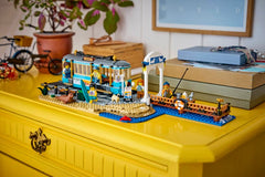 Set de constructie LEGO® City Tramvai de plaja clasic 60506, Jucarii pentru Copii de 7+ ani, Jucarii pentru Baieti si Fete, Idee de Cadou pentru Copiii Pasionati de Trenuri de Jucarie